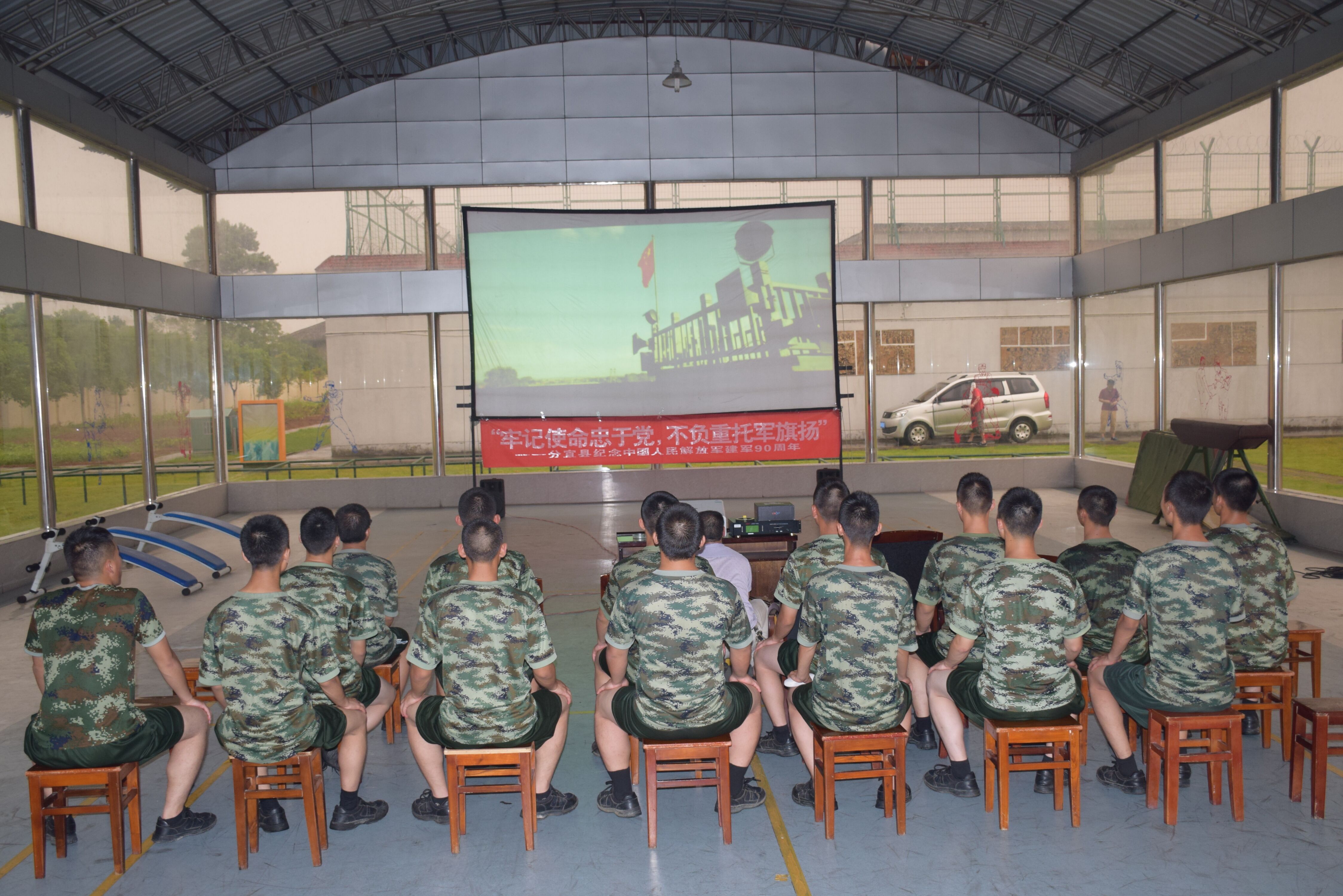 主页 >> 放映照片   吉水县七月底送电影进县武警中队 (2017-08-11 15